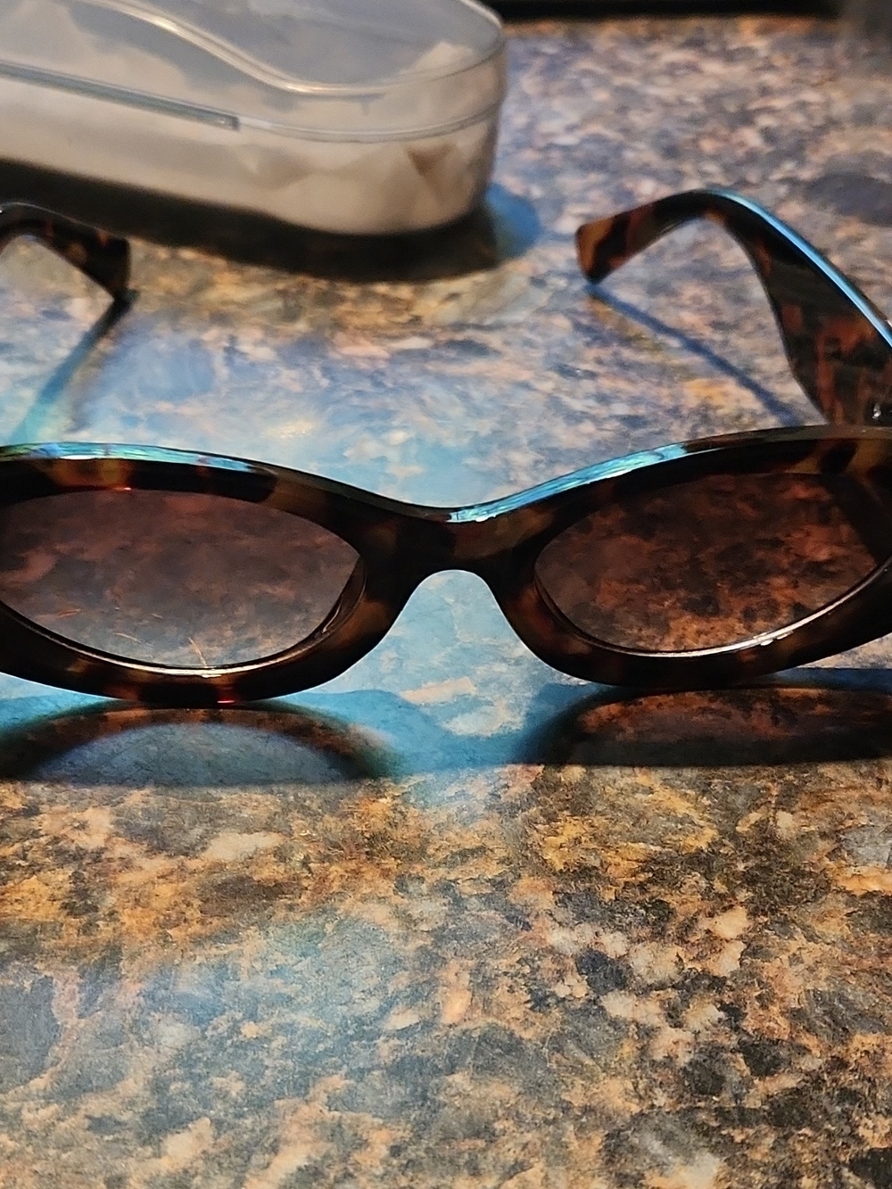 Tortoiseshell Oval Women's Sunglasses - Classic Brown